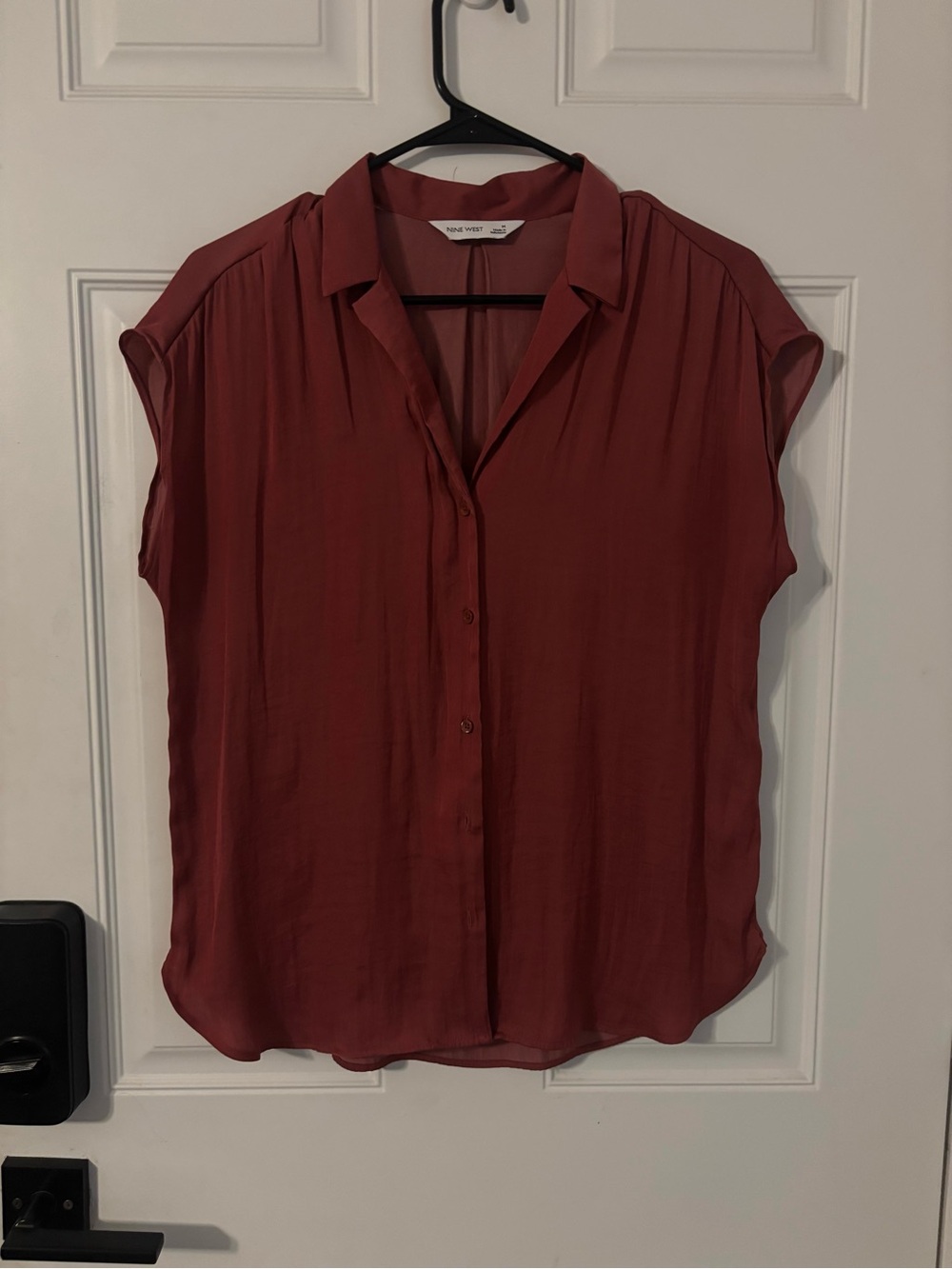 Nine West Women's Rust Red Cap-Sleeve Button-Down Blouse